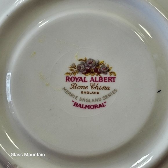 SOLD - Vintage Royal Albert Merrie England Bone China Balmoral Teacup & Saucer - Picture 6 of 6